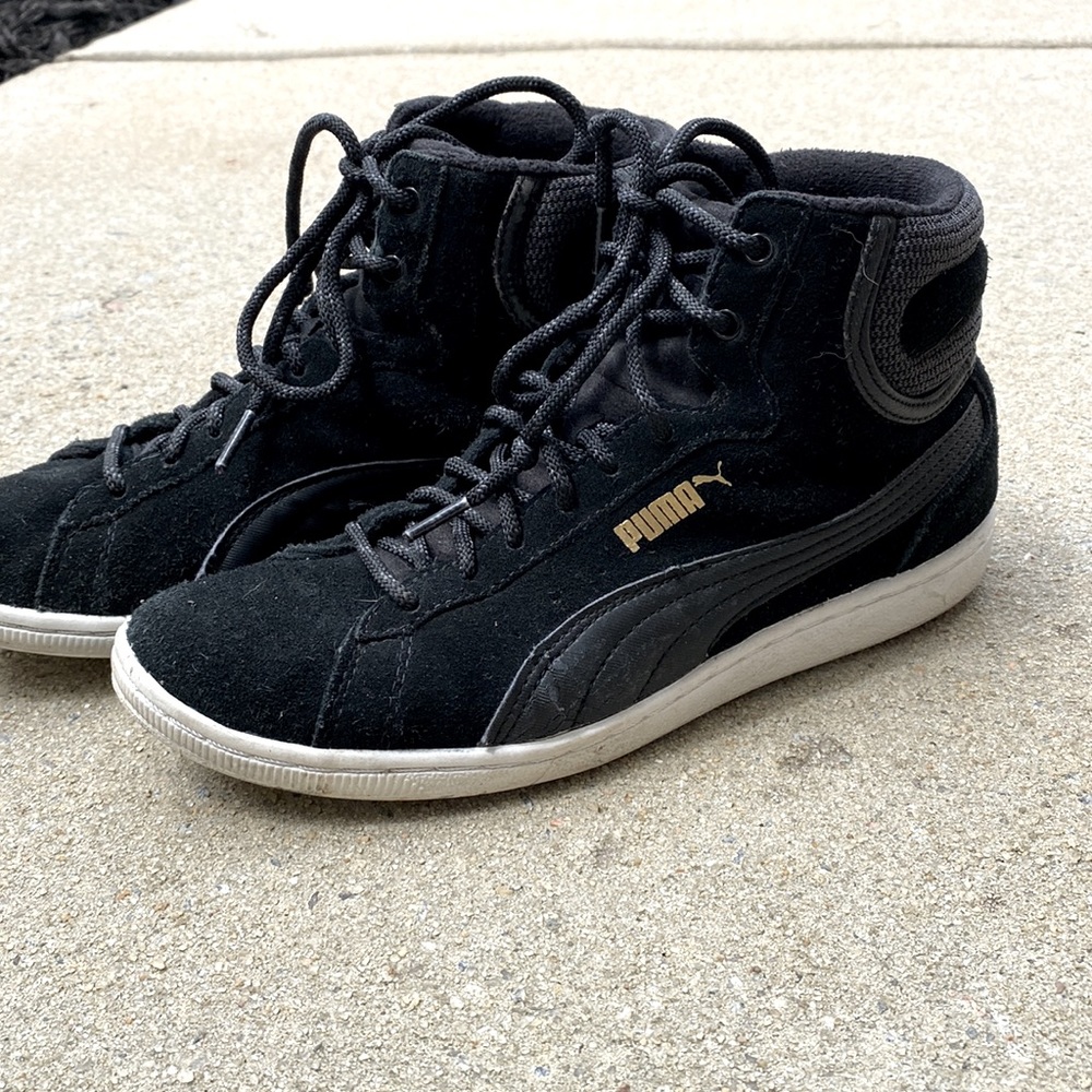 Mid top black pumas